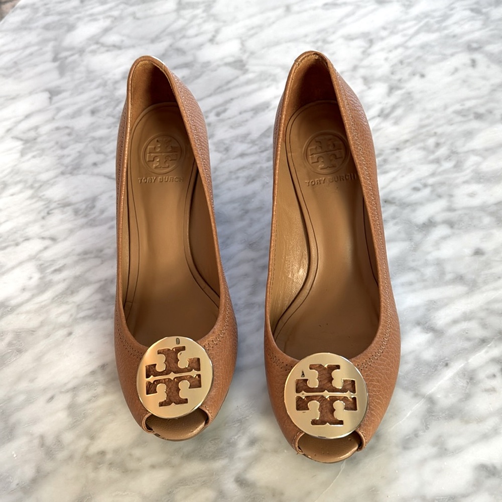 Tory Burch Sally Wedges - tan gold size 8 open toe